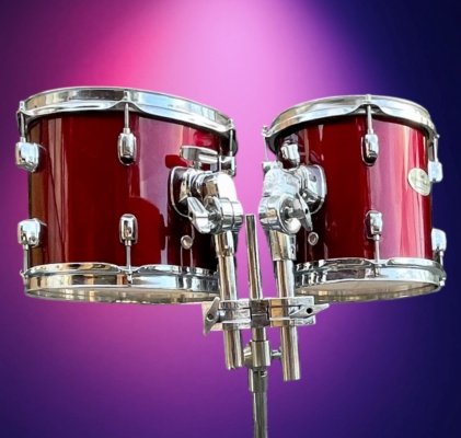Pearl Forum 8” & 10” toms with stand 🍷in excellent condition 🍷